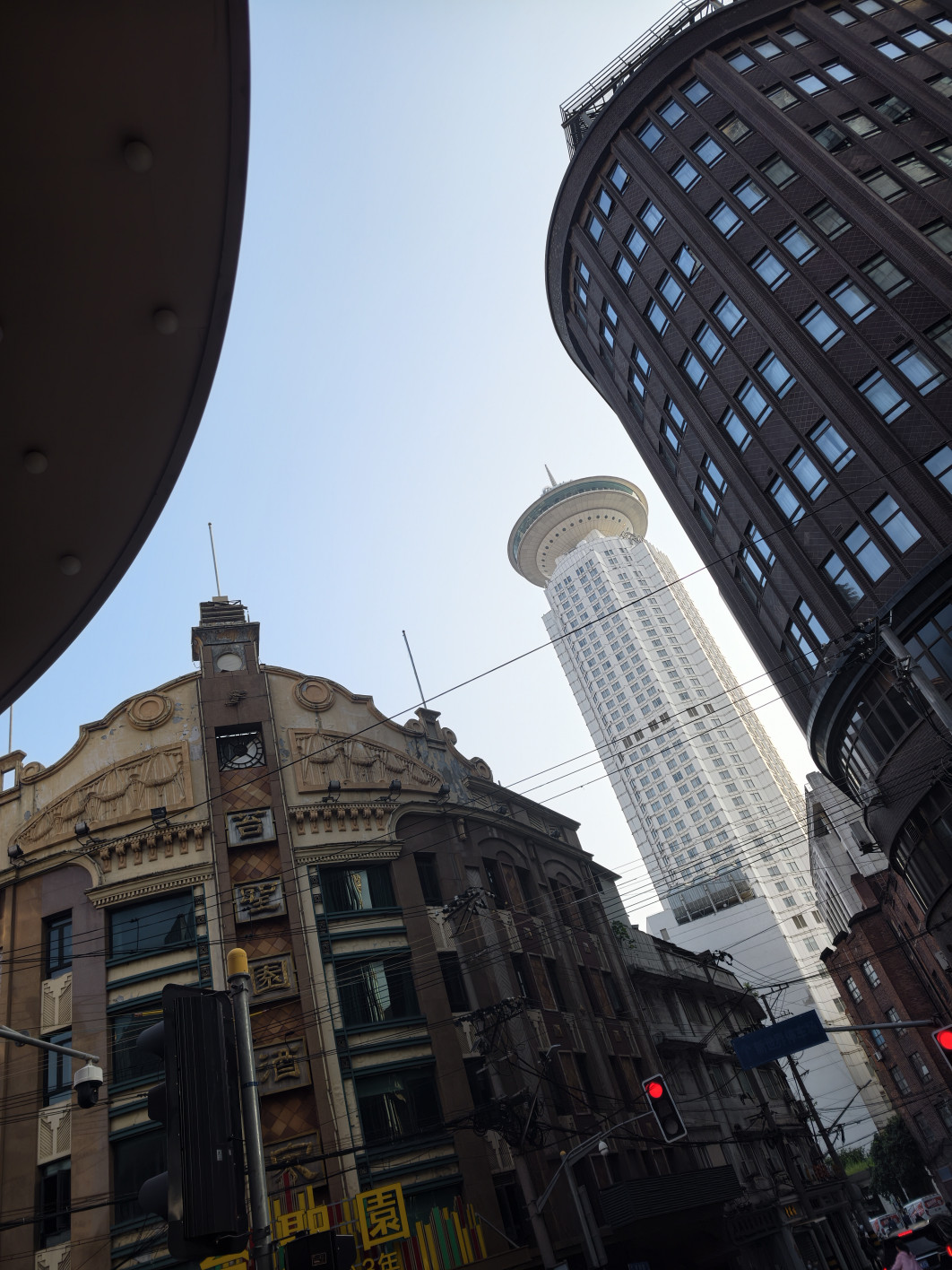 1/566 s, f/1.6, ISO 67, 7.0 mm