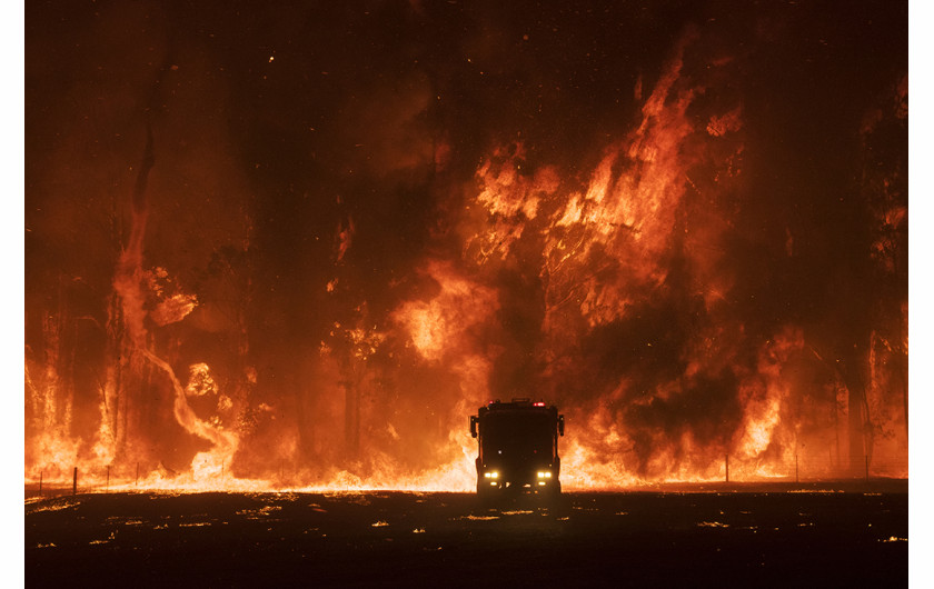 fot. Nick Moir, z cyklu The Burning of South East Australia, 1. miejsce w kat. Photo Essay / ND Awards 2020