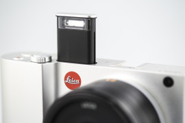 Leica T - wbudowana lampa błyskowa