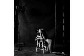fot. Malcolm Lobban, z cyklu "Stage Set", 1. miejsce w amatorskiej kat. Fine Art: Nudes / ND Awards 2020
