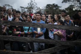 Migranci planujący rozpocząć wędrówkę przez Darién Gap z Kolumbii do Panamy w nadziei na dotarcie do USA zbierają się w obozie na szlaku w Acandi w Kolumbii, wtorek, 9 maja 2023 r. (AP Photo/Ivan Valencia)