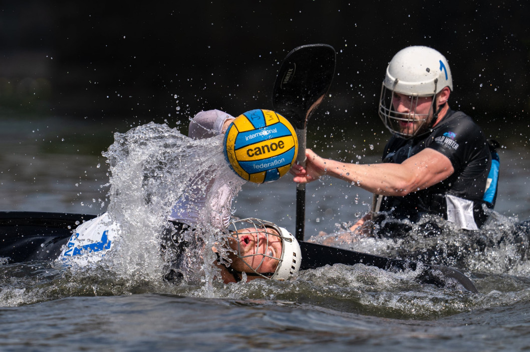 Fot. Noel McIntyre, "Eye On The Ball", 3. miejsce w kat. Aquatic / World Sports Photography Awards 2026