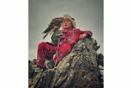 fot. Mona Jumaan, "A future eagle huinter", 1. miejsce w kategorii Portrait / IPPA 2019