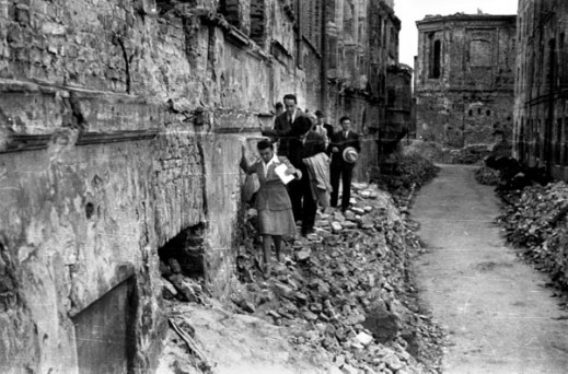 Archiwalne fotografie Warszawy z lat 40. i 50. w Domu Spotkań z Historią