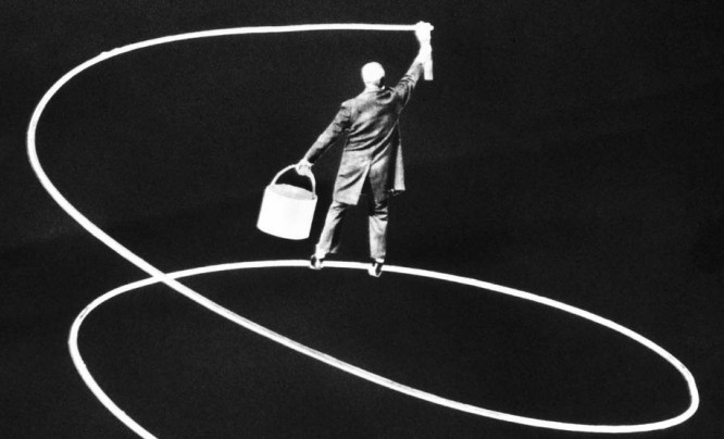 Gilbert Garcin zrobił karierę dopiero po sześćdziesiątce - dokument o wyjątkowym fotografie do obejrzenia za darmo