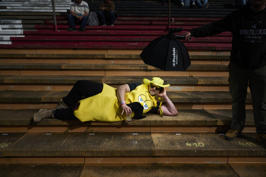 Do plecaka wcisnąłem jeszcze lampę błyskową i składany ClickSoftbox. Ekspozycję całego kadru redukowałem o 1,5 EV w stosunku do mocy błysku. Nikon Z 9 + 24-70 mm f/2,8, ustawienia: f/8; 1/50; ISO 64; 29 mm