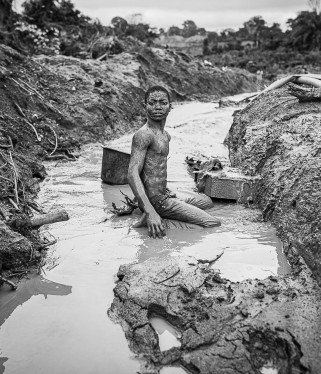„Galamsey to historia, która dotyczy nas wszystkich”. Mariusz Śmiejek o cenie złota i fotografii dokumentalnej