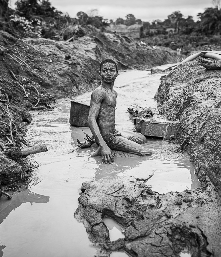 „Galamsey to historia, która dotyczy nas wszystkich”. Mariusz Śmiejek o cenie złota i fotografii dokumentalnej