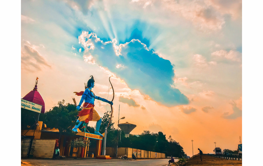 fot. Sreekumar Krishnan, Piercing the Sky, 1. miejsce w kategorii Sunset / IPPA 2019