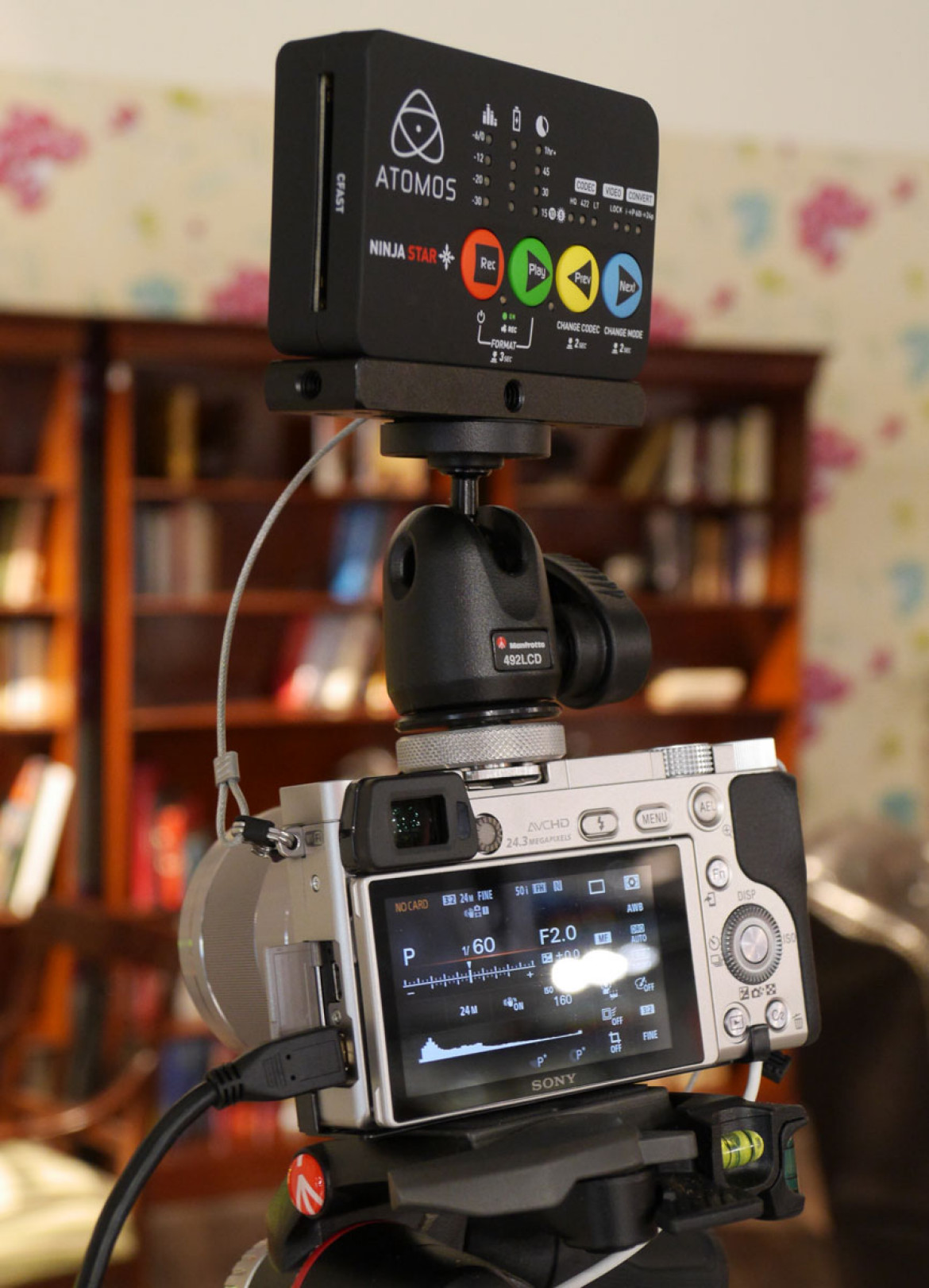 malutki A5100 w roli półprofesjonalnej kamery filmowej