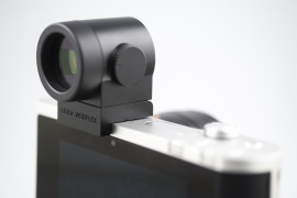 Leica T z zamocowanym wizjerem Visoflex