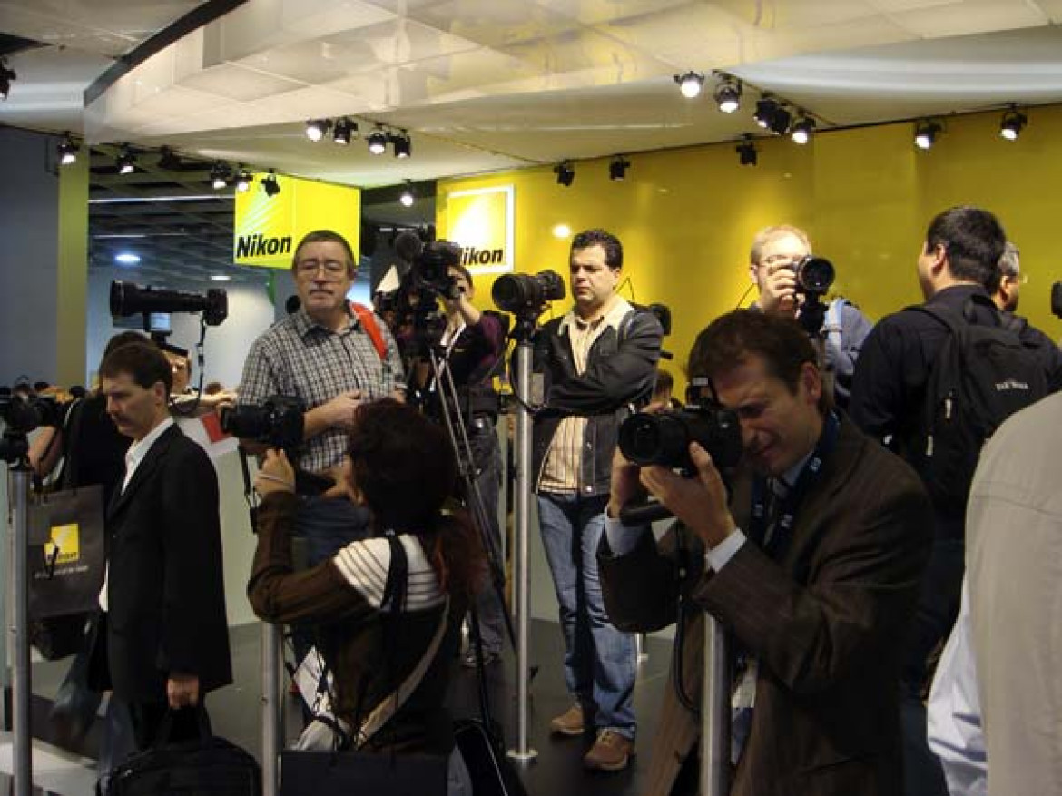 stoisko Nikona - "galeria obiektywów" to stały element stoisk producentów optyki
