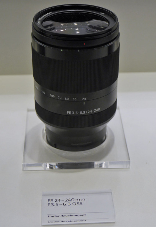 prototyp obiektywu 24-240 mm f/3,5-6,3 OSS