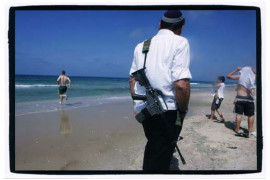 II nagroda w kat. Dokument "Israeli Settlers at the Beach" Natan Dvir