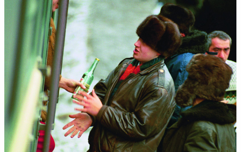 fot. Krzysztof Miller, Rosja, Krasnojarsk, 26.02.1993
Handel na peronie