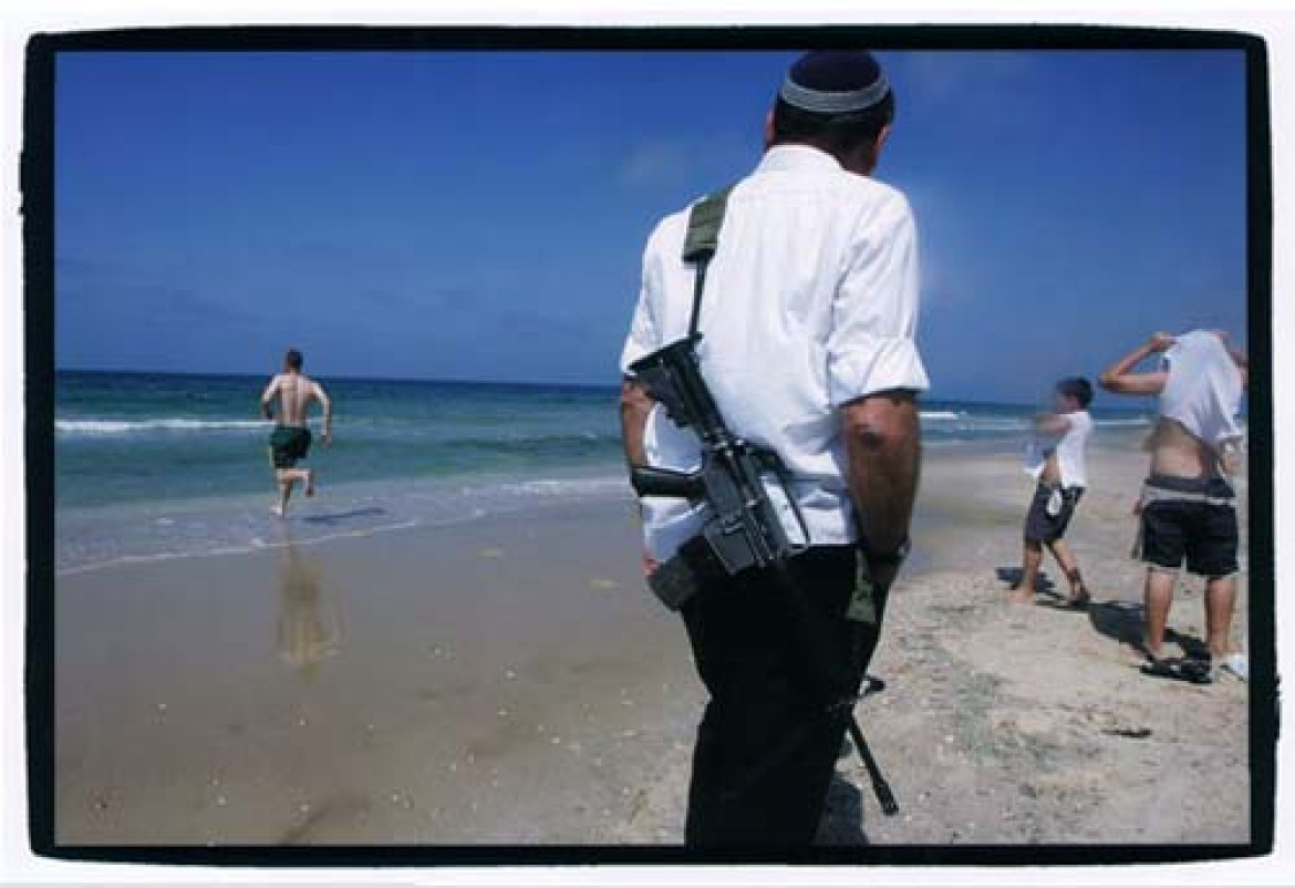 II nagroda w kat. Dokument "Israeli Settlers at the Beach" Natan Dvir