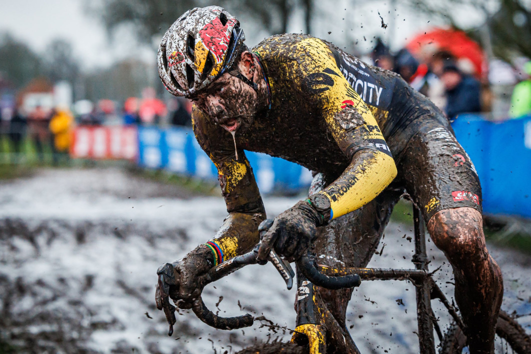 Fot. Pim Waslander, "Wout van Aert, Cyclocross in optima forma at Dendermonde, Belgium", 3. miejsce w kat. Cycling / World Sports Photography Awards 2026