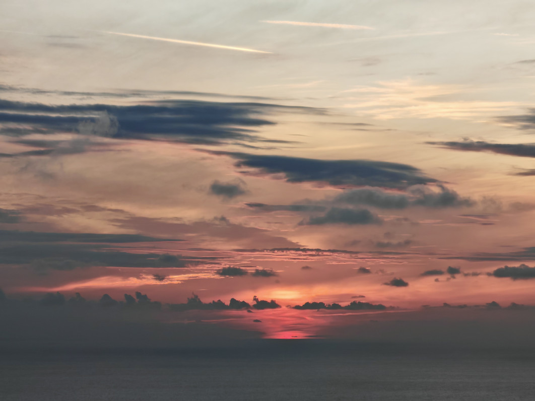 1/100 s, f/2.4, ISO 50, 8.7 mm