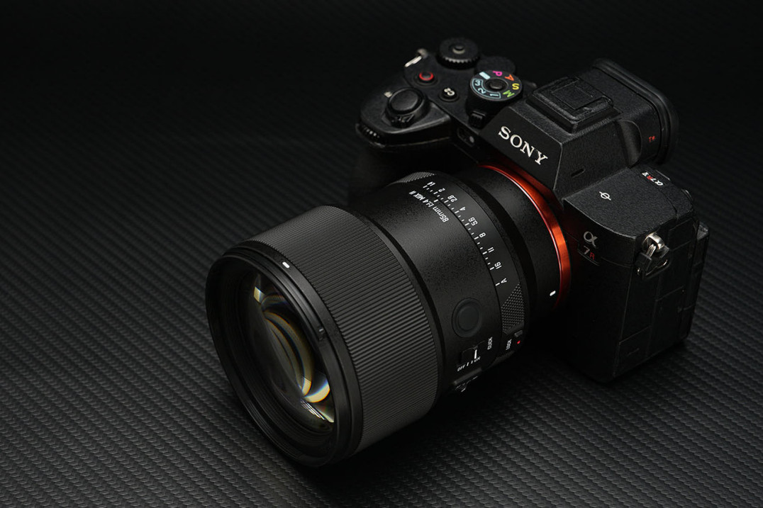 Meike AF 85 mm f/1.4 Mix II - imponująca portretówka za grosze