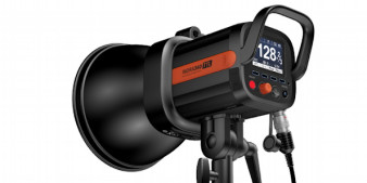 Phottix Indra 360 TTL łączy zalety lampy plenerowej i studyjnej