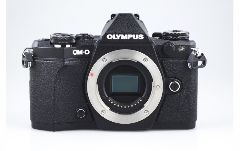 Olympus OM-D E-M5 II 