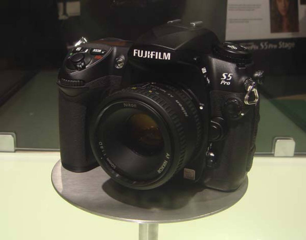 na stoisku Fujifilm gwiazdą był S5Pro - na razie za szybą