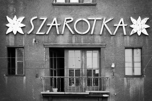 Magia dawnych szyldów i neonów na zdjęciach Jarosława Michalaka. Zobacz do 5 stycznia w Galerii Obok ZPAF