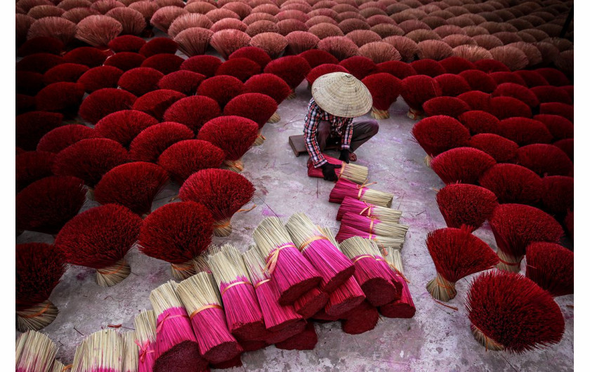 fot. Tran Tuan Viet, Making Incense, finalista kategorii Travel