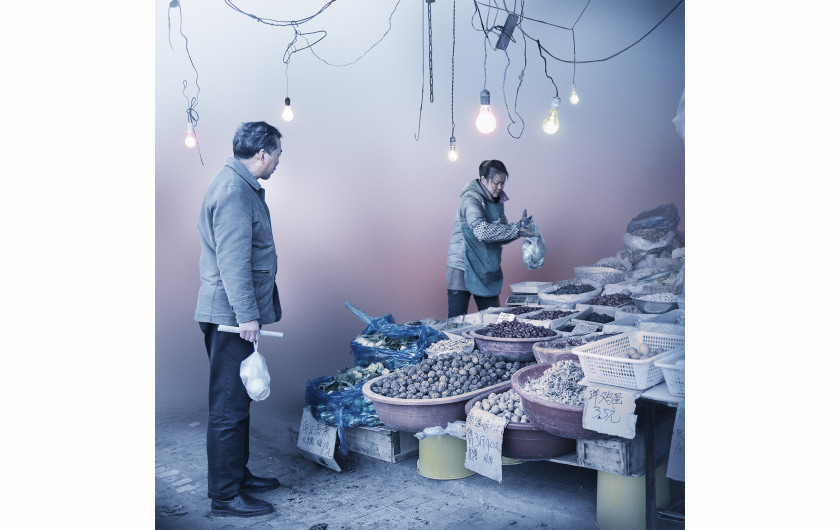 Alexis Goodwin, „light bulbs“ z cyklu „Shanghai Dreams“