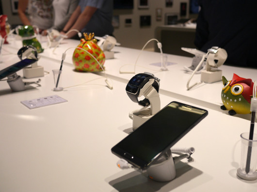 oprócz aparatów Samsung chwali się także tabletami, telefonami i inteligentnymi zegarkami