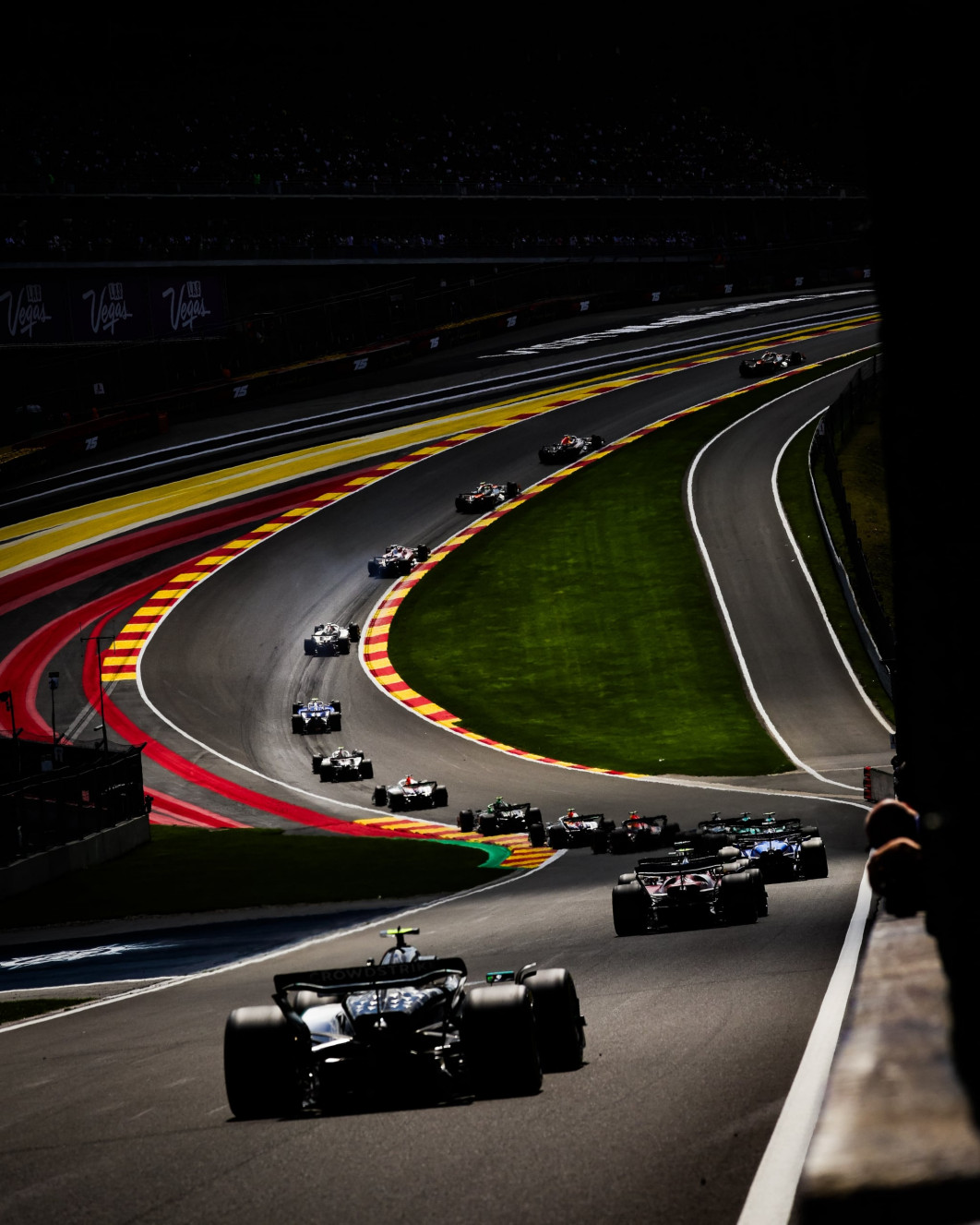 Fot. Florent Gooden, "Eau Rouge F1 Train", 3. miejsce w kat. Formula 1 / World Sports Photography Awards 2026