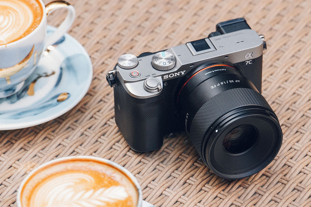Samyang AF 35 mm f/1.8 P FE - kompaktowa, jasna 35-tka dołącza do serii Prima