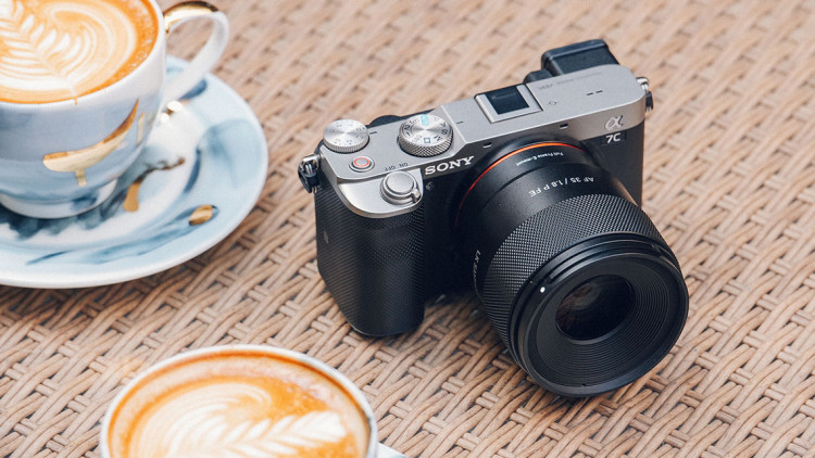 Samyang AF 35 mm f/1.8 P FE - kompaktowa, jasna 35-tka dołącza do serii Prima