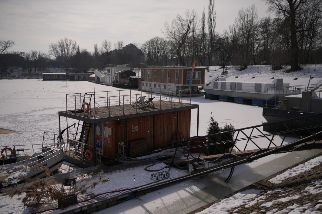 1/6400 s, f/2.8, ISO 100, 35.0 mm