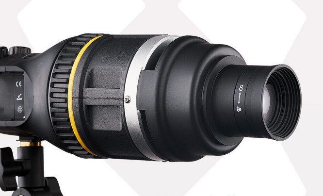  Quadralite SVL 800S - kompaktowy LED ze snootem