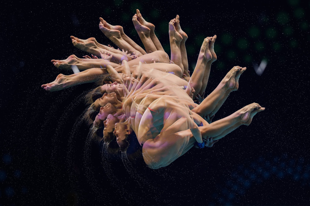 Fot. Jeremy Kwan, "Tucking In To Triumph", 3. miejsce w kat. Swimming &amp; Diving / World Sports Photography Awards 2026