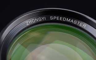 Mitakon Speedmaster 65 mm f/1.4  - jasny niedrogi średnioformatowy standard w sprzedaży na początku 2019 roku