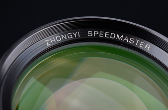 Mitakon Speedmaster 65 mm f/1.4  - jasny niedrogi średnioformatowy standard w sprzedaży na początku 2019 roku