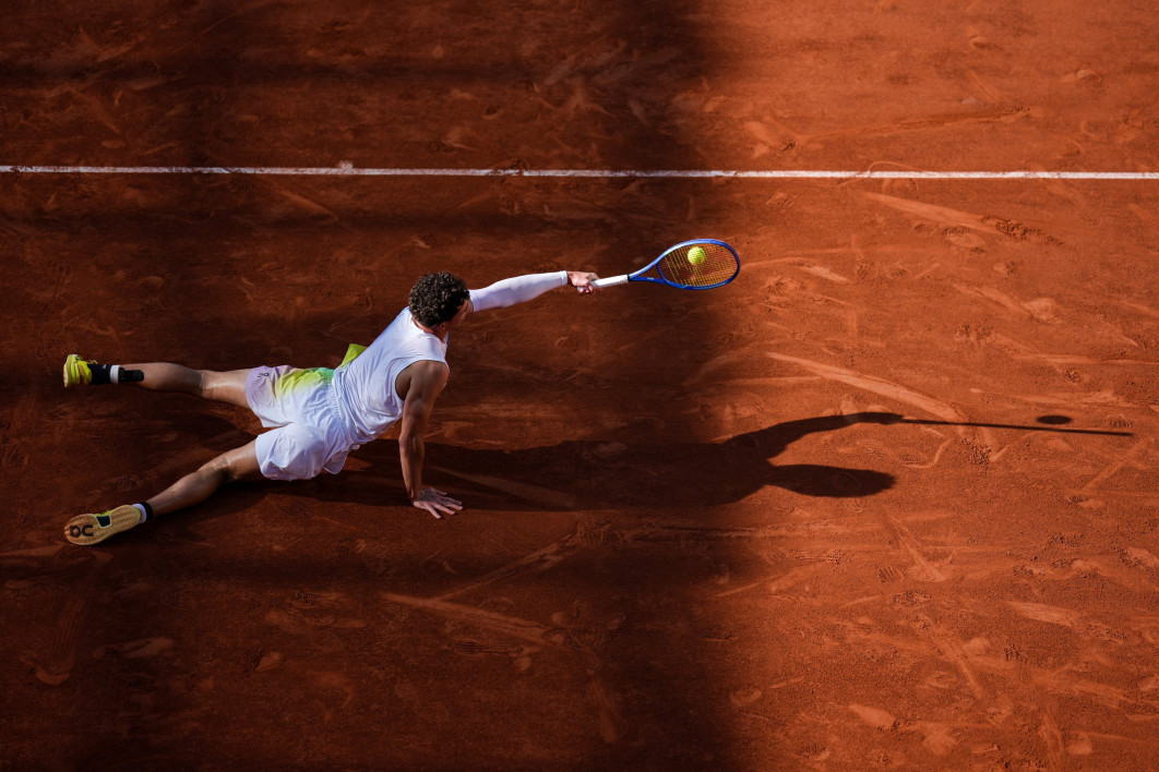 Fot. Shi Tang, "Saving The Ball At All Costs", 3. miejsce w kat. Tennis /  World Sports Photography Awards 2026
