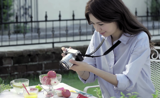 Fujifilm X-A10 - funkcjonalny maluch w stylu retro