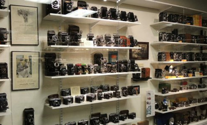 Kolekcja 600 zabytkowych aparatów do kupienia na eBay'u