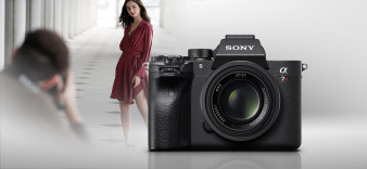 2000 zł rabatu na aparat Sony Alpha 7R IV oraz super oferta na obiektywy