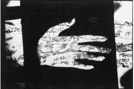 fot. Józef Robakowski, "Ręka", Fotografia metaforyczna, 1966, fotomontaż, 23,5x45,5cm, z kolekcji Dariusza Bieńkowskiego