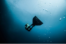 Rafał Meszka (freelancer). Freediving - nurkowanie na wstrzymanym oddechu, bez użycia żadnego sprzętu. Nurek ma tyle powietrza, na ile pozwala mu objętość płuc.