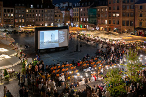 Nadchodzi Noc Fotografii w Muzeum Warszawy - wielkoformatowe projekcje zdjęć i filmów na terenie Starego Miasta