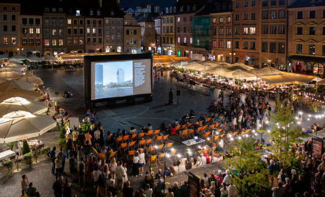 Nadchodzi Noc Fotografii w Muzeum Warszawy - wielkoformatowe projekcje zdjęć i filmów na terenie Starego Miasta