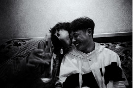 fot. Jinghan Tu, "Fanghua - Moments in Our Youthful Days", 1. miejsce w kategorii reportażowej Next Generation Award.<br></br><br></br>Cykl dokumentuje zdarzenia i ulotne chwile z życia młodych ludzi w Chinach.