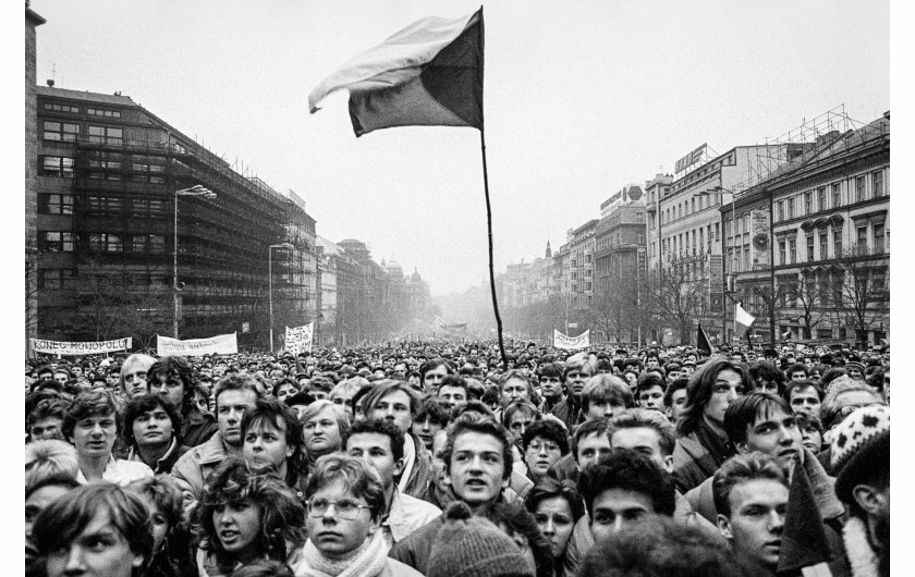 fot. Vladimír Birgus, Praga, 1989 / z wystawy Tak wiele, tak niewiele