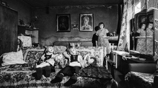"Był ciemny, czarny, smolisty i takie też były ich fotografie" - Śląsk lat 70. i 80. na zdjęciach Tyskiego Klubu Fotograficznego KRON
