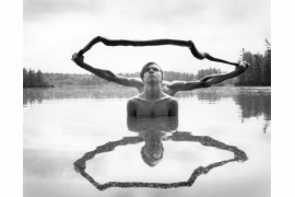 fot. Arno Rafael Minkkinen, Self-portrait with Dan, Fosters Pond, 1993